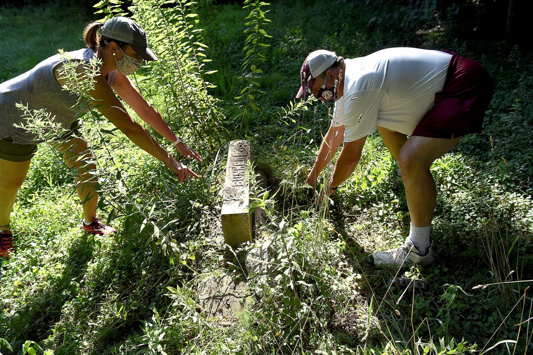 Tanya and Ed uncover grave